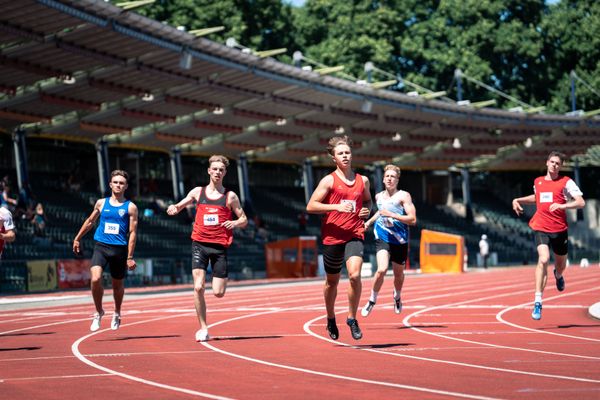 Torben Lillie (VfL Lingen), Milian Zirbus (LG Osterode), Bennett Pauli (VfL Stade), Lucas Vogt (TuS Wunstorf) am 02.07.2022 waehrend den NLV+BLV Leichtathletik-Landesmeisterschaften im Jahnstadion in Goettingen (Tag 1)